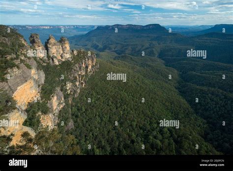 The Three Sisters Sandstone Rock Formation Jamison Valley And Mount