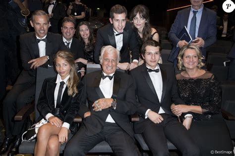 Paul belmondo épouse et mère de trois garçons : Luana et Paul Belmondo en famille : heureuse réunion avec ...
