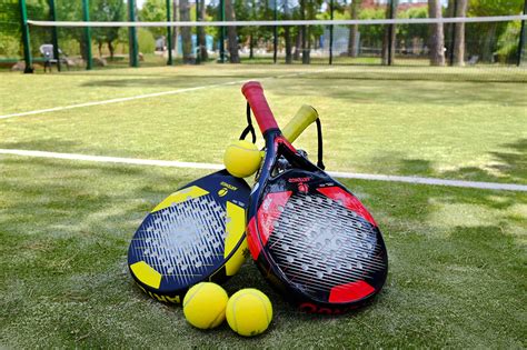 Padel is a form of racquet sport and is a close relative of tennis. Wat is padel - Padel Tessenderlo