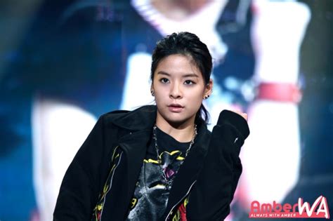 However, her recent selcas proved that the idol looks just as stunning with a long hairdo! Penampilan Feminine Dari Amber F(X) - iniKpop