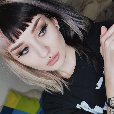 E Girl Hairstyles Are You Brave Enough To Try Tiktoks Latest Hair Trend Split Dyed Hair E