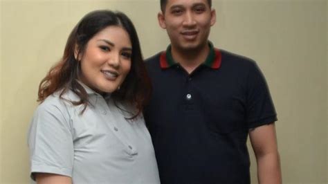 Pernikahan nindy dan askara telah berlangsung selama sembilan tahun lamanya. Suami Nindy Ayunda Ditangkap Polisi di Rumahnya Pekan ...