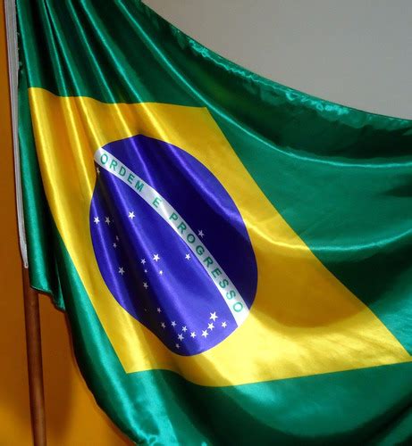 Maybe you would like to learn more about one of these? Bandeira Oficial Do Brasil Em Cetim - Tam 90x129cm - R ...
