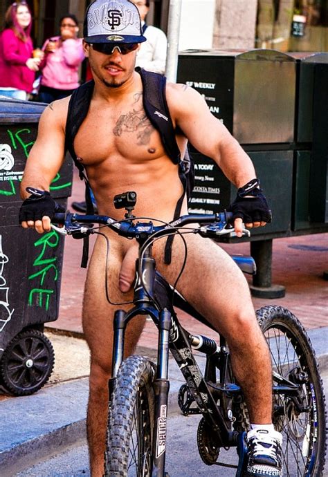 Etre nu partout 2 Faire du vélo à poils
