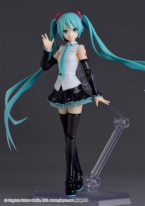 Your Guide To Buying Vocaloid Merchandise — Hatsune Miku V4x Figma By