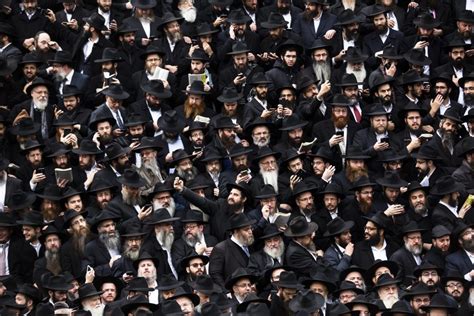 Chabad Shluchim Gather For Annual Photo Outside 770 In Crown Heights
