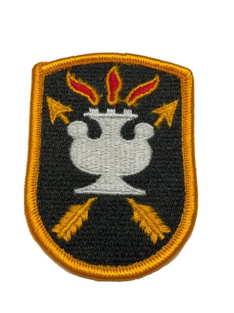 Vietnam Era Us Army Special Warfare School Merrowed Edges Color Patch