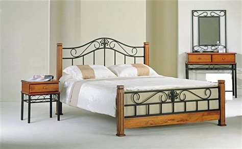Metal Furniture Bed In Wrought Iron And Pine Wood Ml 023 China Wood