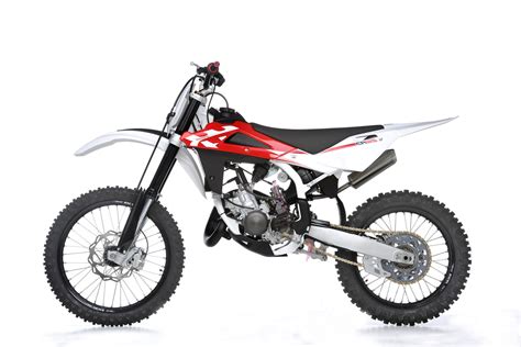 It has a 125 ccm single cylinder engine. HUSQVARNA CR 125 - 2010, 2011 - autoevolution