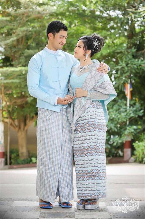 Best wedding photographers in yangon and all other cities in myanmar with prices. အႏုုပညာရွင္တိုု႔ရဲ႕ မဂၤလာဆြမ္းေက်ြး ဝတ္စံုုမ်ား - Myanmar Wedding Guide