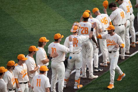 Tennessee baseball: Vols CWS vs. Virginia Cavs live stream, time, TV info