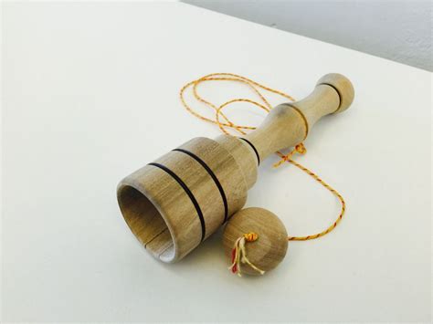 Andalucía tiene juegos populares, se dan las carreras de sacos y los bolos serranos. Balero Niños Belerito Madera Natural Torneada Juguete ...