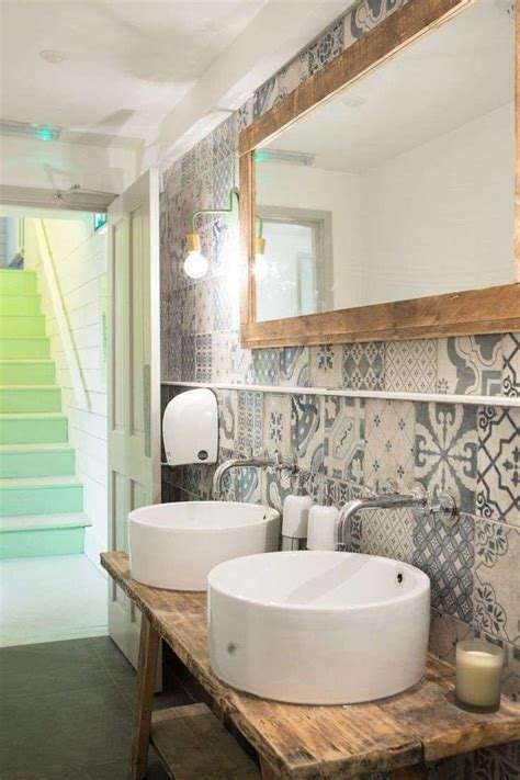 In questa guida scoprirai come arredare un bagno piccolo, moderno e funzionale. Piastrelle per il bagno rustico | Idee bagno rustico ...