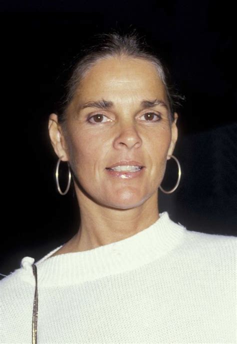 The Style Evolution Of Ali Macgraw Ali Macgraw Style Dramatic Classic