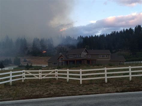 Fire Near Leavenworth Burns Hundreds Of Acres Threatens Homes The