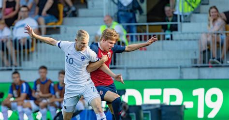 Dessuten er vi medlem av den internasjonale organisasjonen teleflor international, noe som innebærer at vi kan hjelpe deg med å sende blomster over hele verden. Jens Petter Hauge videre til VM / Bodø/Glimt