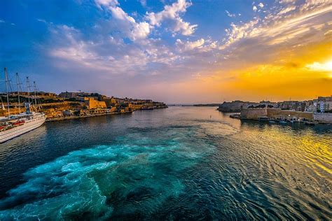 Hd Wallpaper Aerial View Of Body Of Water And Buildings Malta Harbor
