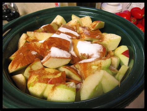 Do you know how to cook turkey in a crock pot? Apple Crock Pot Dessert | JAQUO Lifestyle Magazine