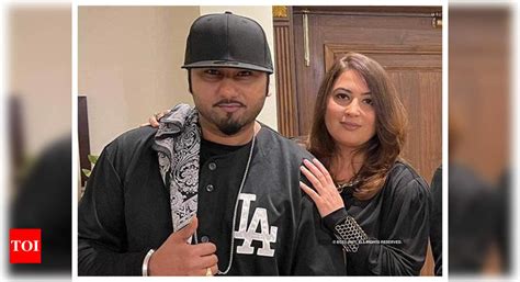 Yo Yo Honey Singhs Wife Seeks Rs 10 Crore Compensation From The Rapper In The Domestic Violence