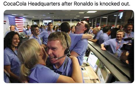 O episódio de cristiano ronaldo com o refrigerante voltou a viralizar depois de queda diante da bélgica. Meme Ronaldo Keok di Euro 2020 dan Coca Cola Bahagia