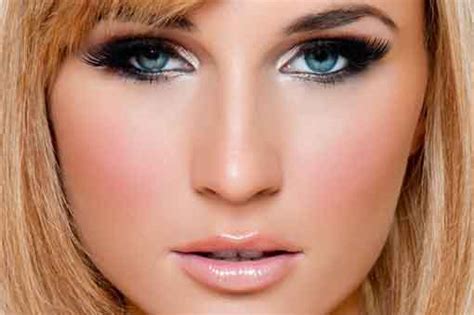 Celeb colorists reveal what makes blonde so much more fun and it's all about the season's most gorgeous makeup looks and tips. Makeup Tips - Natural Makeup Look For Blue Eyes Blonde ...