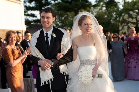 — chelsea clinton (@chelseaclinton) september 27, 2014. Chelsea Clinton announces birth of child - CBS News