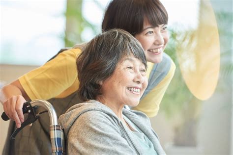 日本が抱える高齢化問題。高齢者の暮らし事情から特徴まで あなぶきの介護
