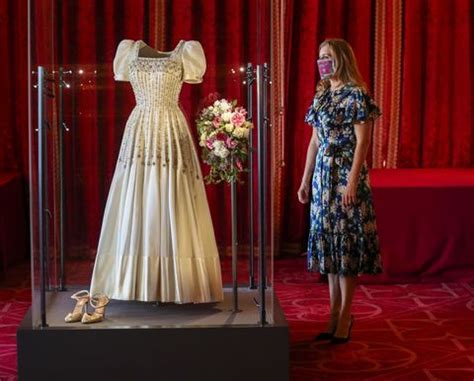 Princess beatrice's wedding dress was a stunning vintage gown, on loan from queen elizabeth. Princess Beatrice's Wedding Dress Goes on Display at ...
