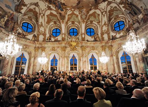 Der ovalsaal im nördlichen teil der würzburger residenz dürfte selbst manchem kenner nicht geläufig sein, obwohl er gar nicht weit entfernt von jenem treppenhaus zu finden ist. Das Mozartfest ist ein glanzvoller Höhepunkt im ...
