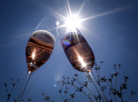 A sparkling summer, more casual than Champagne