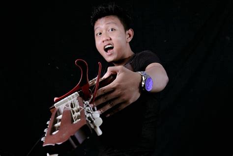 Kartonyono medot janji official video lirik denny caknan. 10 Potret Denny Caknan, Penyanyi Kartonyono Medot Janji ...