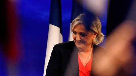 Video Marine Le Pen Baila Tras Perder Las Elecciones En Francia Rt