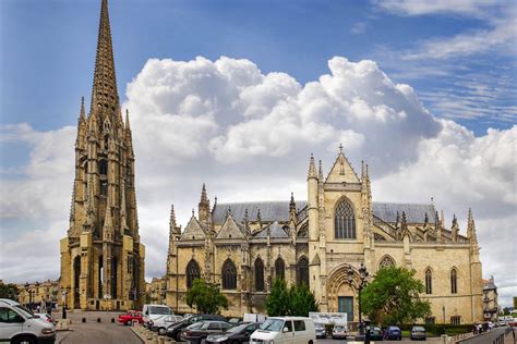 Das medoc region bordeaux ist die heimat von pinienwäldern, sanddünen und viele tausende von hektar weinbergen. BILDER: Basilika Saint Michel in Bordeaux, Frankreich ...