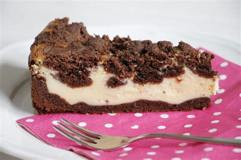 Der teig für den blechkuchen besteht aus diesen 6 zutaten: Schnelles Kuchen-Rezept: Russischer Zupfkuchen | Kuchen ...