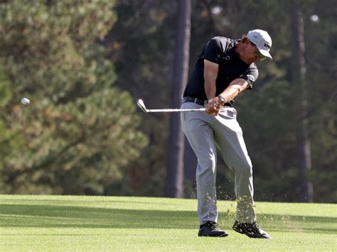 Phil mickelson 2004 masters golf champion 13x19 commemorative poster phil mickelson won his first major championship with a birdie on the final hole to win the 2004 masters golf tournament by. Golf&Turismo - Lo swing di Phil Mickelson - Tecnica Golf