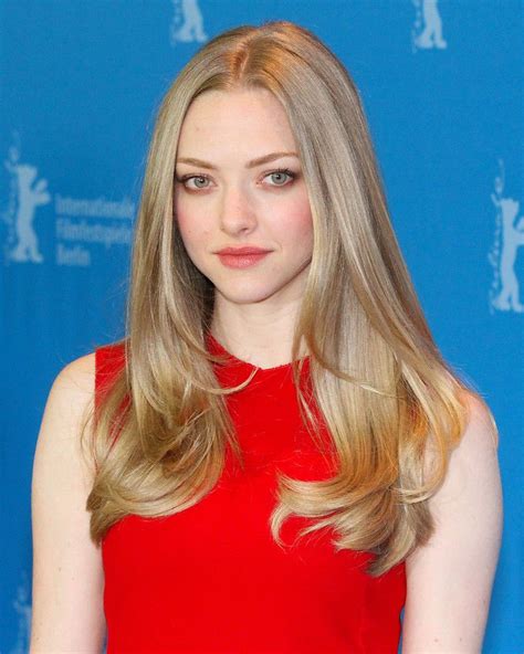 Amanda Seyfried In Red Dress Poster Or Photo Con Imágenes Belleza