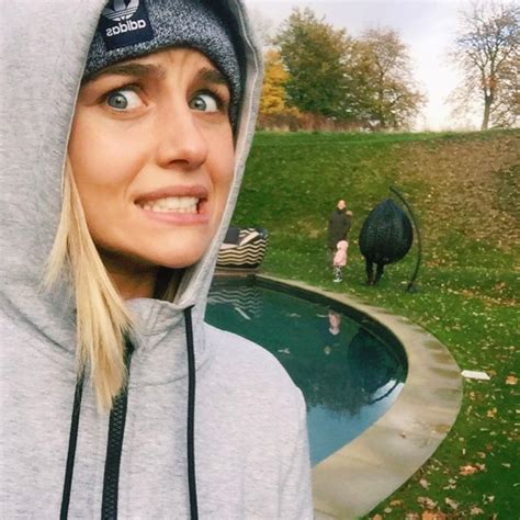 Want to see more posts tagged #kelly bailey? Kelly Bailey escapa a ataque terrorista em Londres - Maria.pt