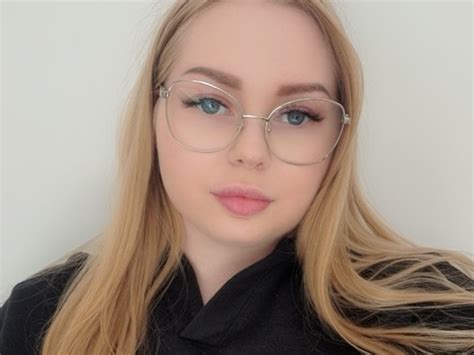 GraceXIncredible Busty Blond Female Webcam SexCamDB Com