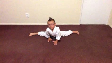 So when i first got interested in bodyweight training and gymnastics here is the stretching sequence i used to finally be able to do a front split. Stretching/ Splits/ Front Splits/ TKD Stretching/ 6yr old Jeremy - YouTube