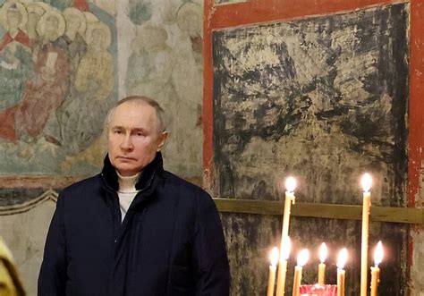 Lone Putin Observes Christmas At Kremlin Church Iraqi News
