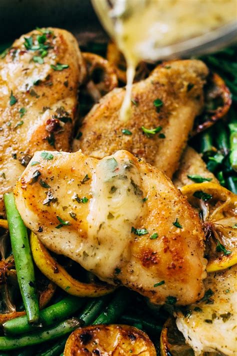 Need an easy chicken dinner? Skillet Garlic Lemon Butter Chicken Recipe - Little Spice Jar