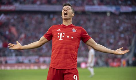 Bundesliga Roundup Robert Lewandowski Record As Bayern Moves Top The