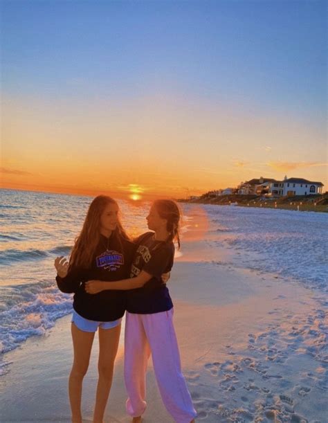 Pinterest Lucyfloris In 2020 Summer Friends Friend Photoshoot Best Friend Goals