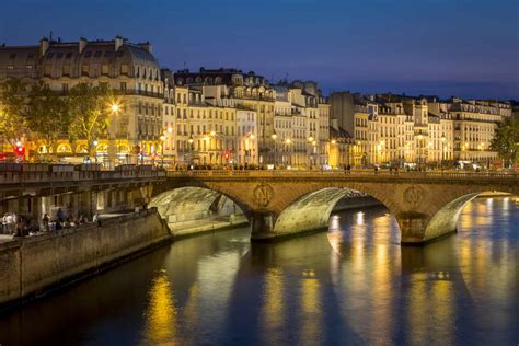 A Complete Guide To The Pont Neuf In Paris