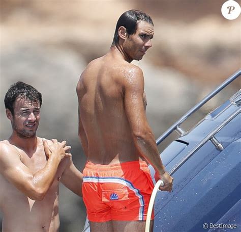 Rafael nadal (left) poses with francis lapp, president and founder of sunreef yachts. Rafael Nadal : Vacances de rêve à Ibiza après sa défaite à Wimbledon - Purepeople