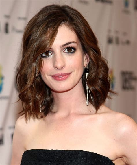 Anne Hathaway New Haircut Anne Hathaway Reveals Real Vrogue Co
