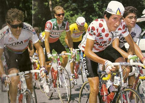 Luis 'lucho' herrera and pedro delgado battle it out on alpe d'huez during the 1987 tour de france. Fotos de Lucho Herrera