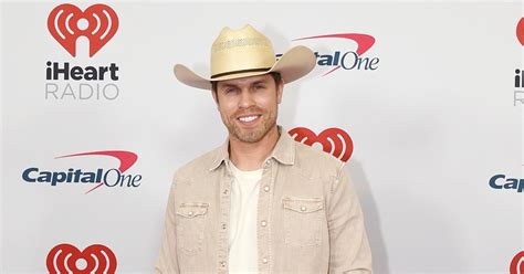 Who Is Country Star Dustin Lynch Dating In 2022