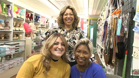 If you're facing hair loss due to chemotherapy or other cancer treatment, get ideas for choosing and wearing wigs, hats. Hairs 2 U Wig Bank provides free wigs to women who suffer ...