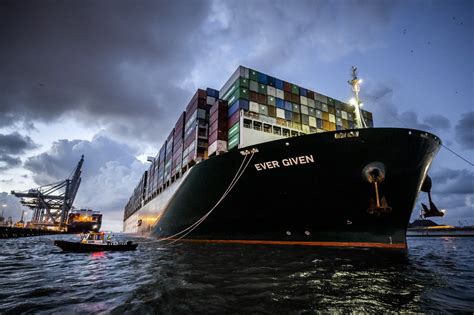 Foto Spectaculos Uriașa Navă Cargo Care A Blocat Canalul Suez A Ajuns în Portul Rotterdam